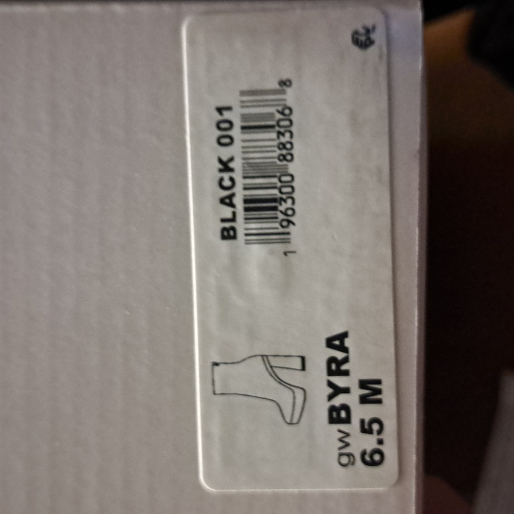 FLASH SALE Guess blk boots Byra 6.5 - Picture 8 of 10
